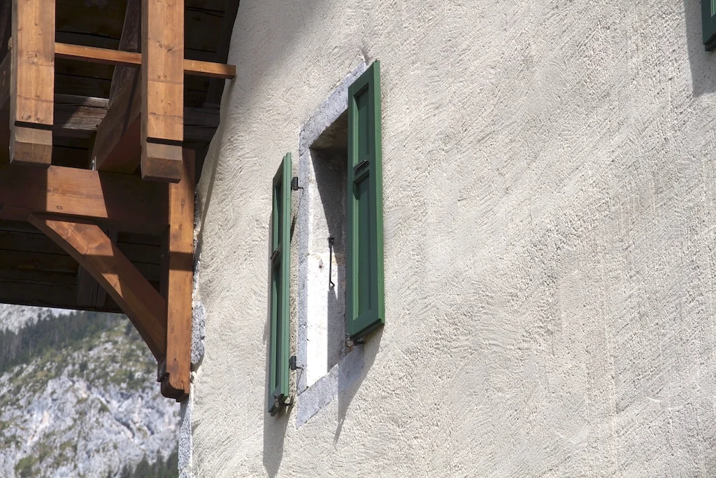 Volets en bois traditionnels